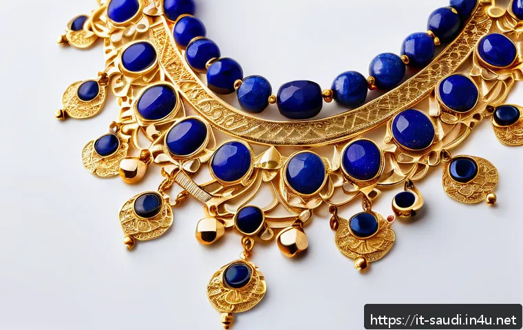 사우디아라비아 전통 장신구와 디자인 - A close-up of a traditional Saudi Arabian gold necklace featuring intricate filigree craftsmanship, ...